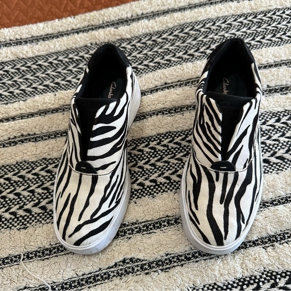 Clark’s women’s hero step sneaker cushion plus zebra strip size 8 M - Picture 1 of 5
